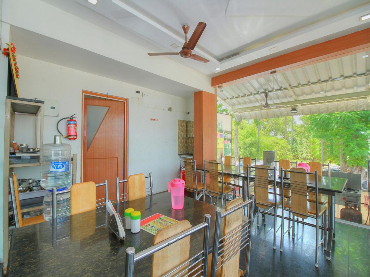 Oyo 15948 Hotel Srees Tiruchirappalli Zewnętrze zdjęcie