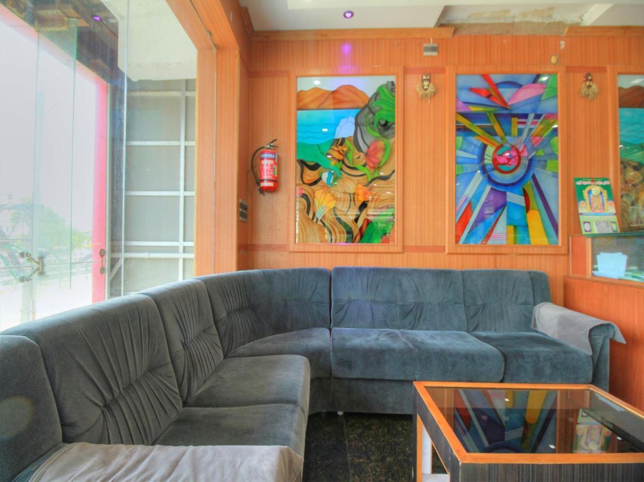 Oyo 15948 Hotel Srees Tiruchirappalli Zewnętrze zdjęcie